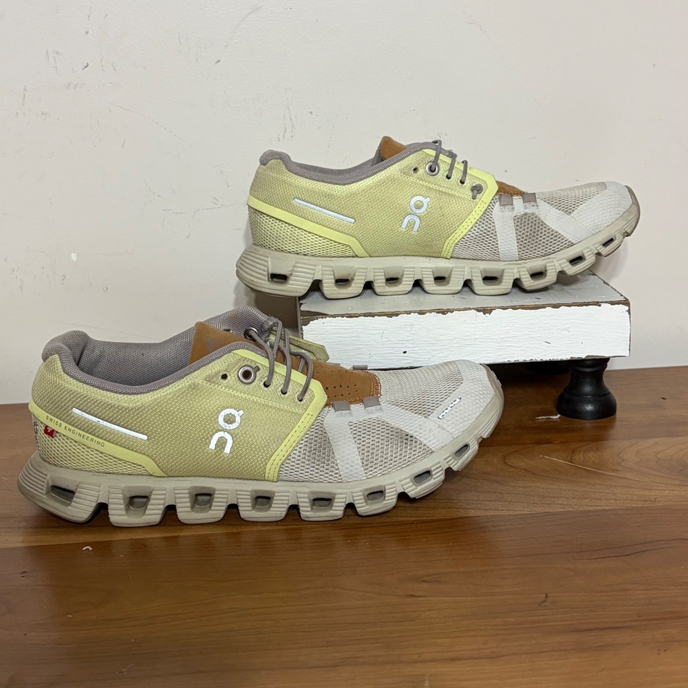 On Running Cloud 5 Hay Ice Yellow Brown Running Shoes 59.98362 Womens 7